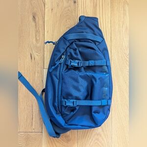 Patagonia Atom 8L Sling Backpack Navy